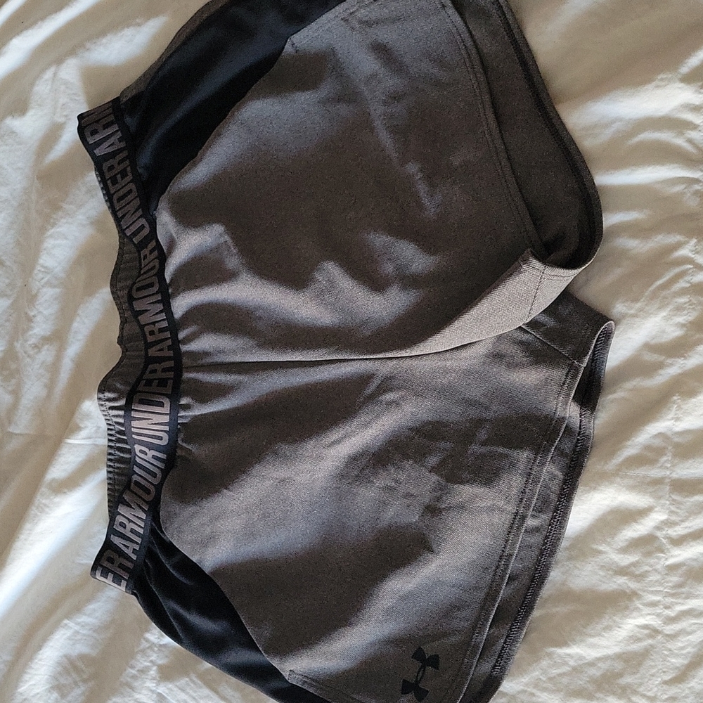 Under Armour Shorts with pockets